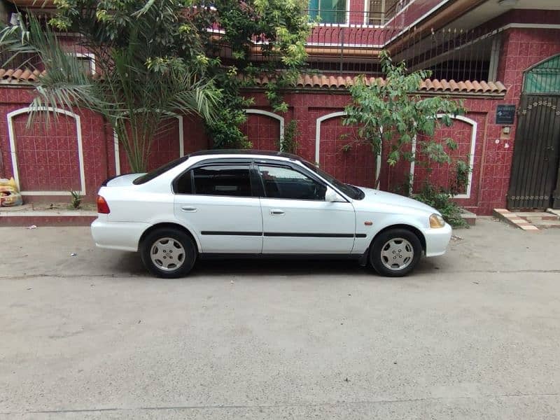 Honda Civic EXi Automatic in good condition. 6