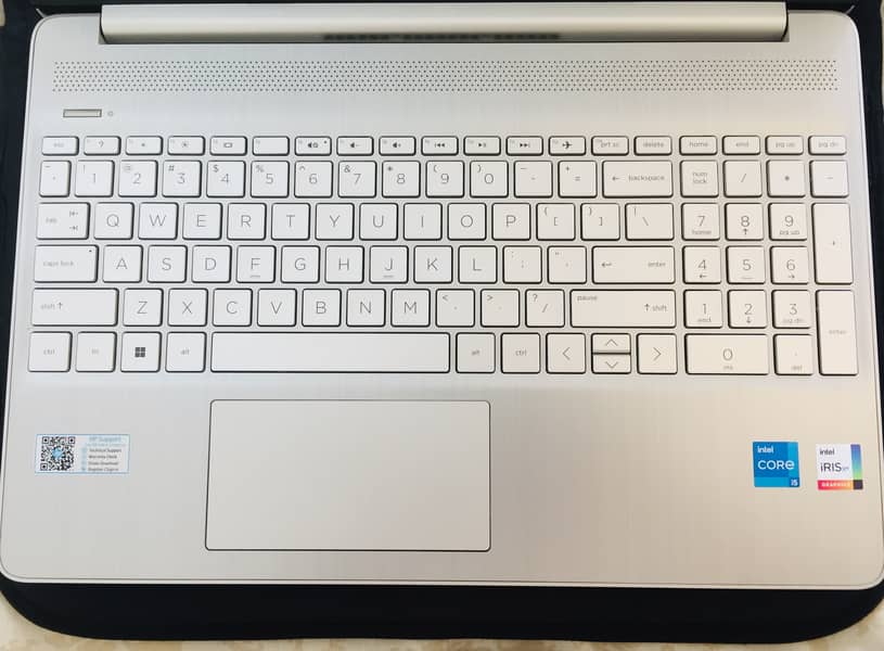 HP Laptop 15s-fq5098TU 1