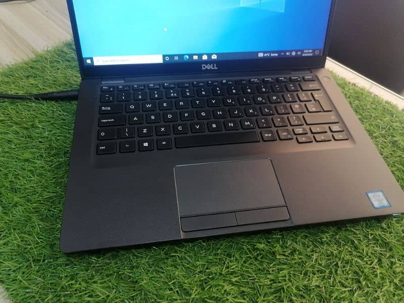Dell 5400 i7 8th gen with glass less touch screen 3