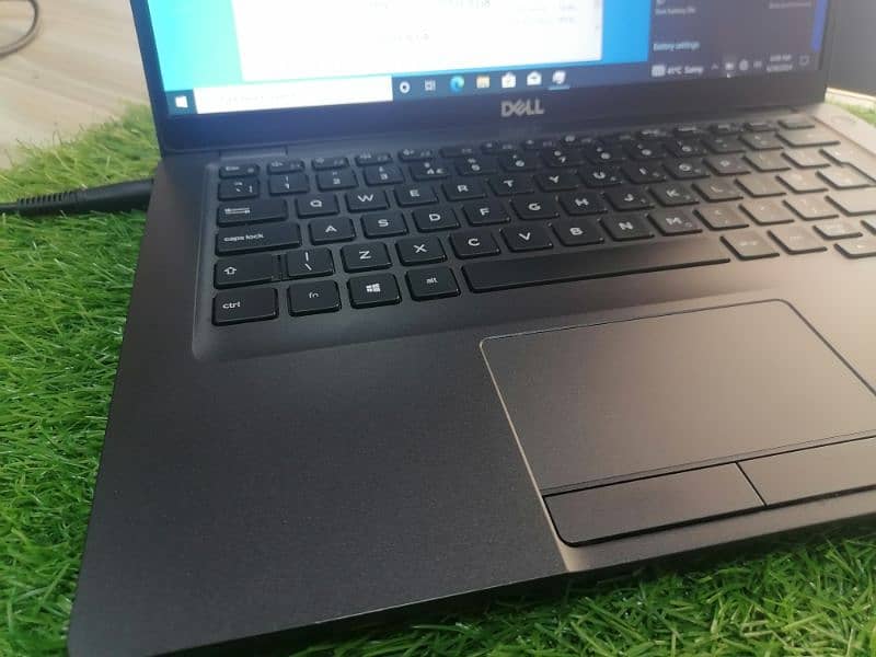 Dell 5400 i7 8th gen with glass less touch screen 6