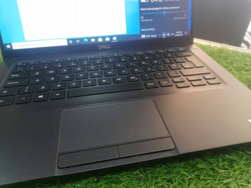 Dell 5400 i7 8th gen with glass less touch screen 7