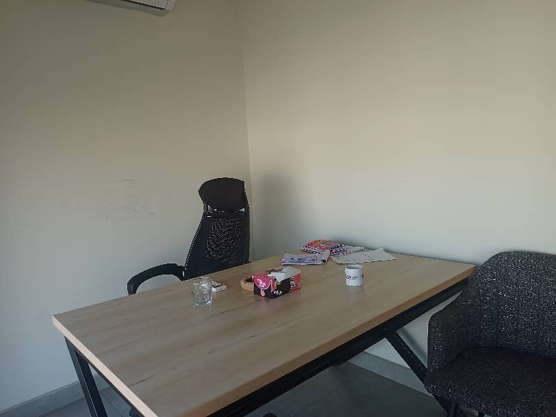8 MARLA FURNISHED OFFICE FLOOR AVAILABLE FOR RENT FACING COURTYARD 10