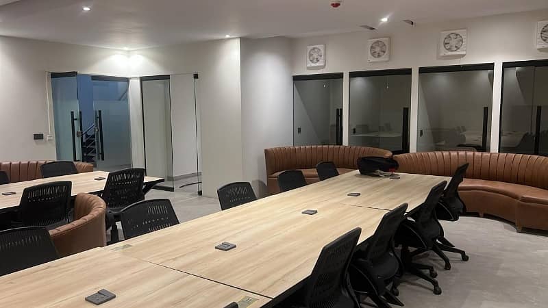 8 MARLA FURNISHED OFFICE FLOOR AVAILABLE FOR RENT FACING COURTYARD 22