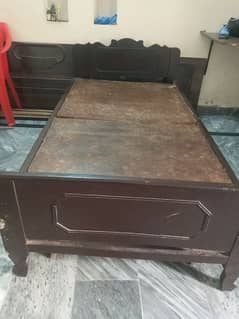 Kikar singal bed for sale in good condition at lhr