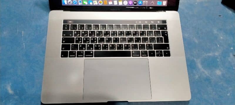 Mazy Kroo Appla MacBook Pro 2018 15" 16/512 3