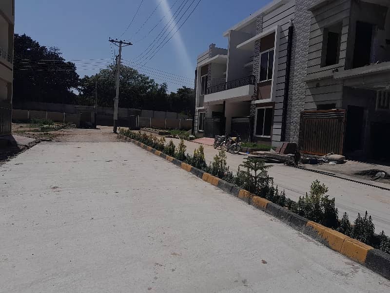 Plot For Sale on ideal location new lalazar 5