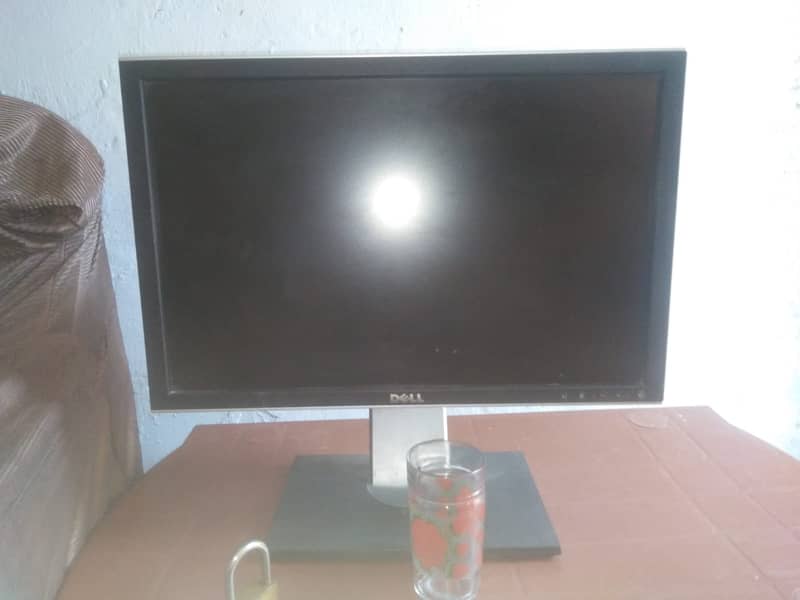 Dell compny Moniter for sale in. good. conditions 0