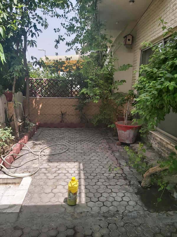 10MARLA HOUSE WITH GASS FOR SALE IN Safari Villas SECTOR B BAHRIA TOWN LAHORE 0