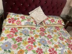 bed sheet with 4 pillow covers, 2 cushions