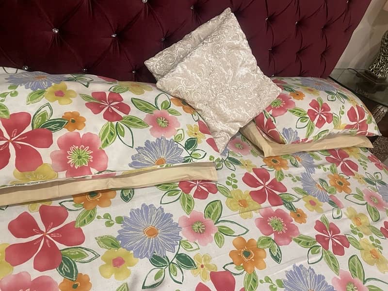 bed sheet with 4 pillow covers, 2 cushions 1