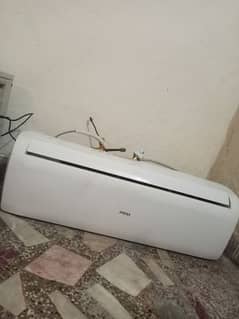 1.5 ton AC split used like new( non inverter)