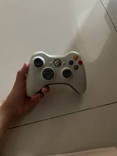 Xbox 360 with controllers 0