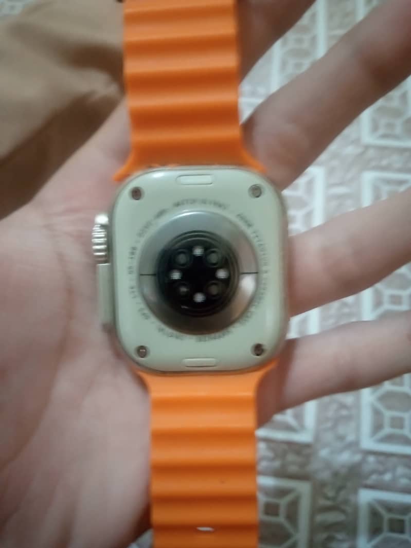 Smart watch bilqul ok hy with box and charger 1