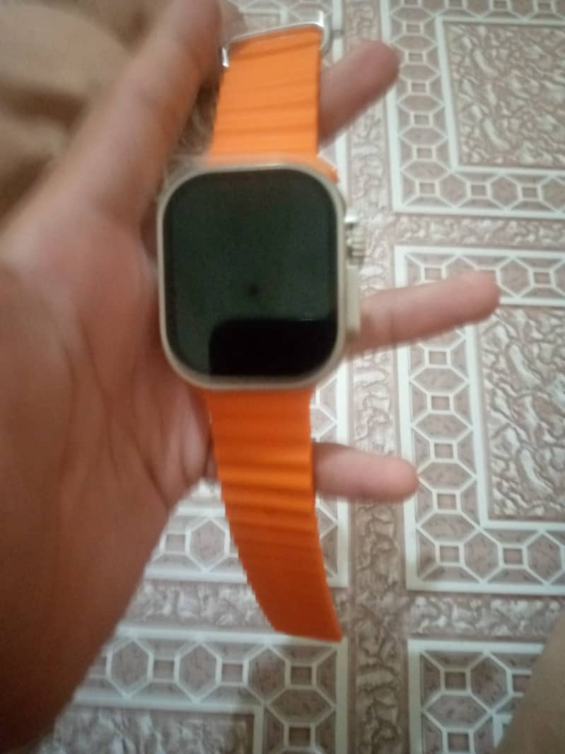 Smart watch bilqul ok hy with box and charger 2