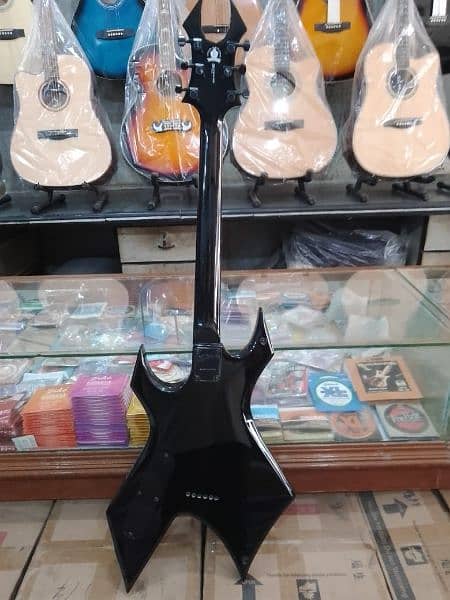 BcRich electric guitar in excellent condition 1