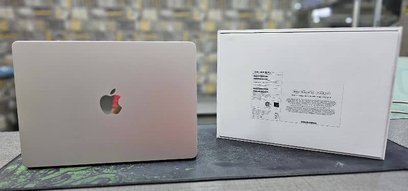 Apple macbook Air M2 2022 13.6 8gb 256 2