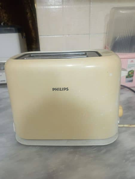Philips Toaster now at Throw Away Price Fits two slices of bread Rem 7