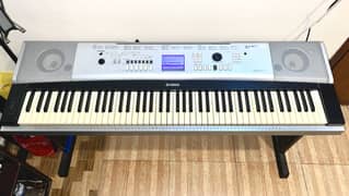 Grand Piano Yamaha DGX520 (with Wooden Stand + Cover )