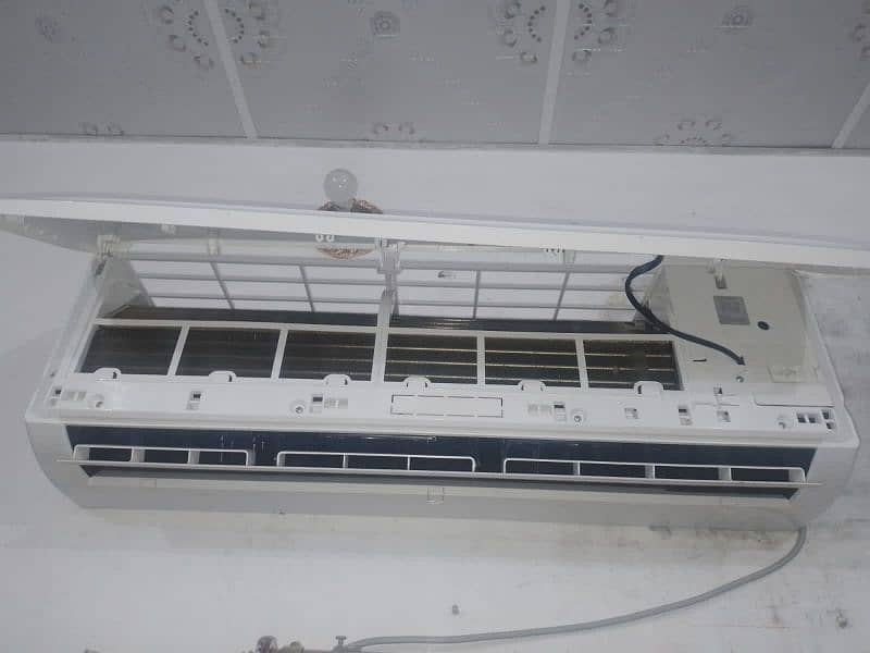 CHANGHONG RUBA 1.5 TON DC INVERTER IN MINT CONDITION 8