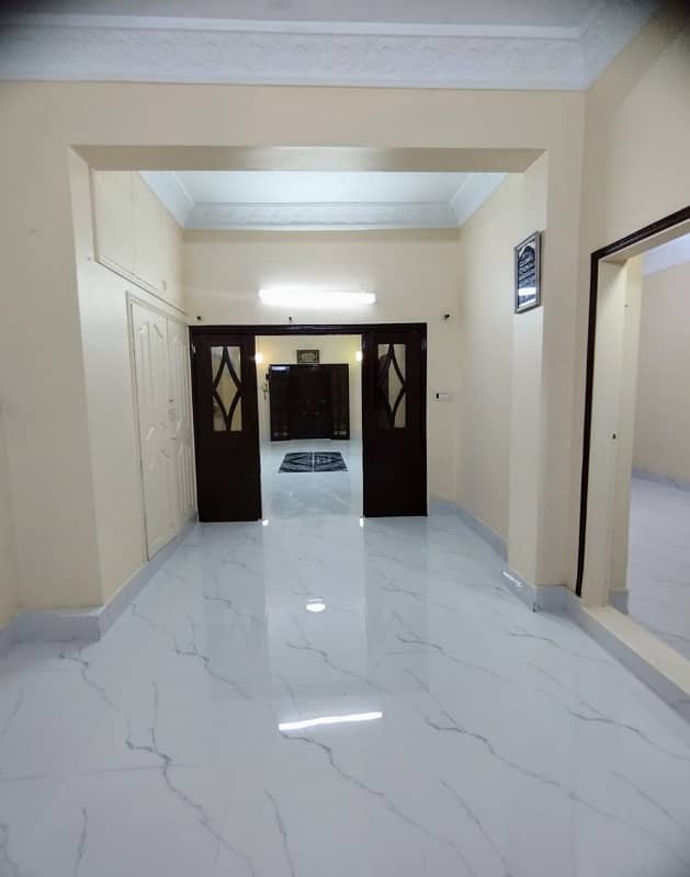 Prime Location Clifton - Block 3 Flat Sized 1100 Square Feet Is Available 3