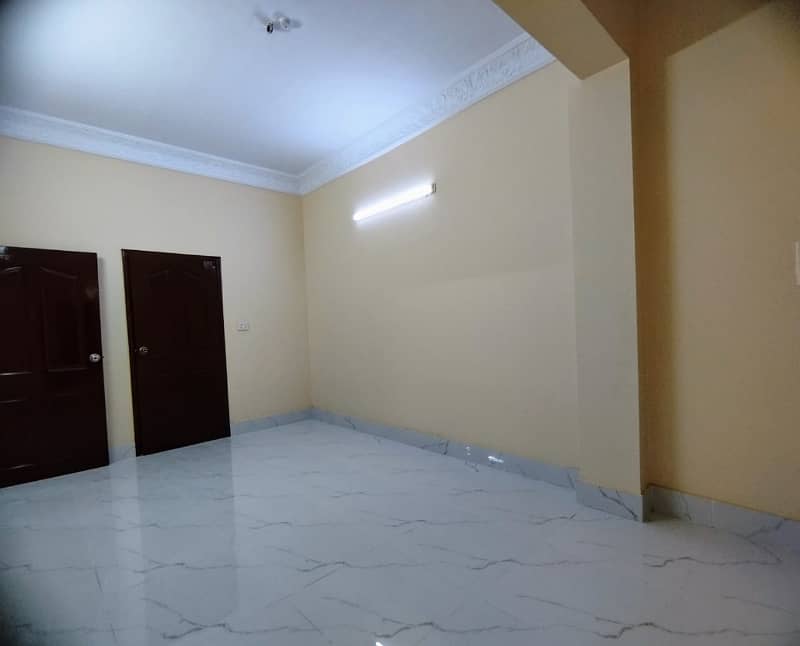 Prime Location Flat Sized 1100 Square Feet Is Available For sale In Clifton - Block 3 0