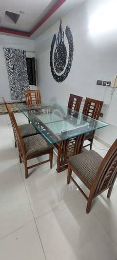 dining table made of sheesham wood