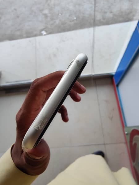 Iphone 11 PTA approved 4