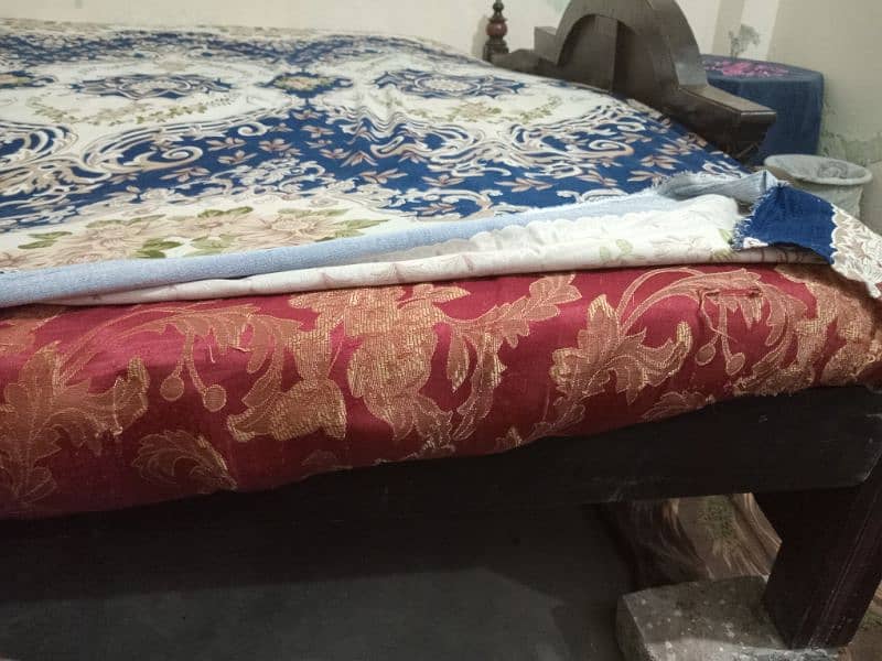 King size bed and mattress for sale in cheap price 1