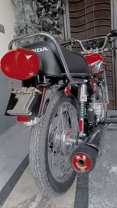 Honda 125 first owner Islamabad Register All documents clear