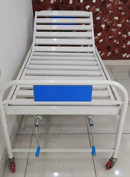 Patient  bed for sale in new condition (home used) 0