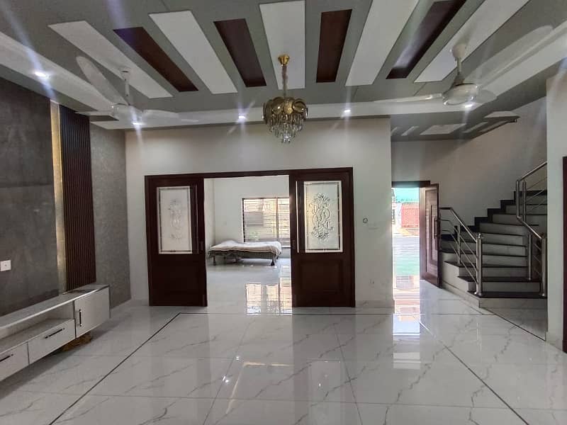 10 MARLA NEW HOUSE FOR RENT IN WAPDA TOWN 17