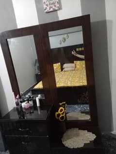 Dressing Table with full mirror