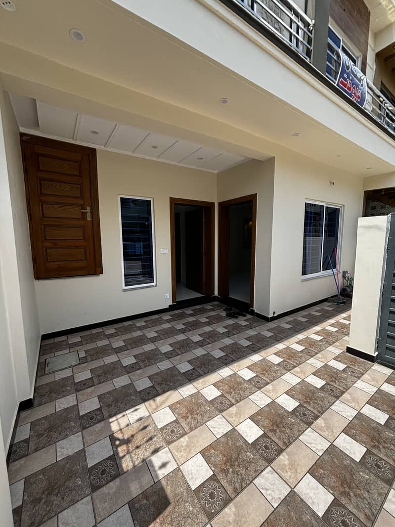 25 40 LUXURY SOLID CONSTRUCTION HOUSE AVAILABLE FOR SALE IN G-13 on IDEAL LOCATION 12