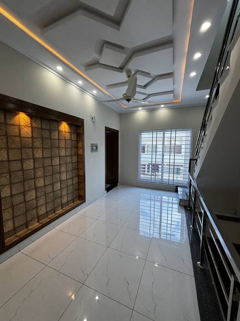 25 40 LUXURY SOLID CONSTRUCTION HOUSE AVAILABLE FOR SALE IN G-13 on IDEAL LOCATION 16