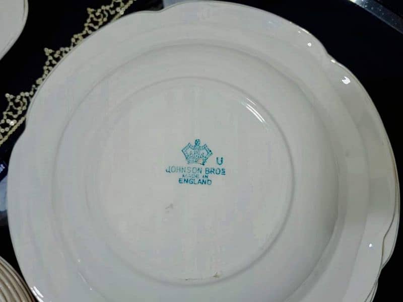 "Crockery on sale"

All crockery is hardly and gently used. 10