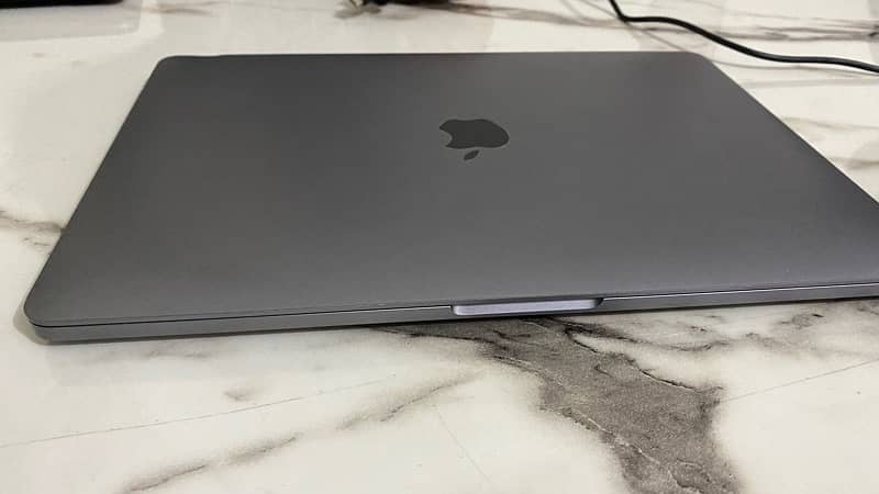 Macbook pro M1 2020 apple 0