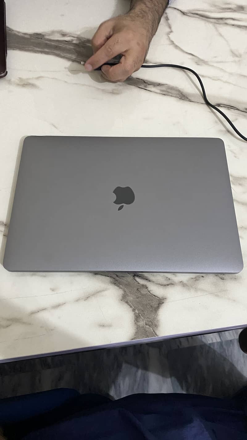 Macbook pro M1 2020 apple 1