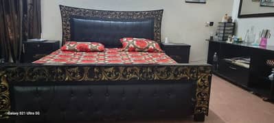 one double bed with 2 side table in good condition