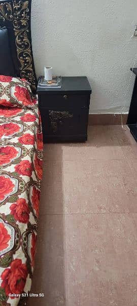 one double bed with 2 side table in good condition 2