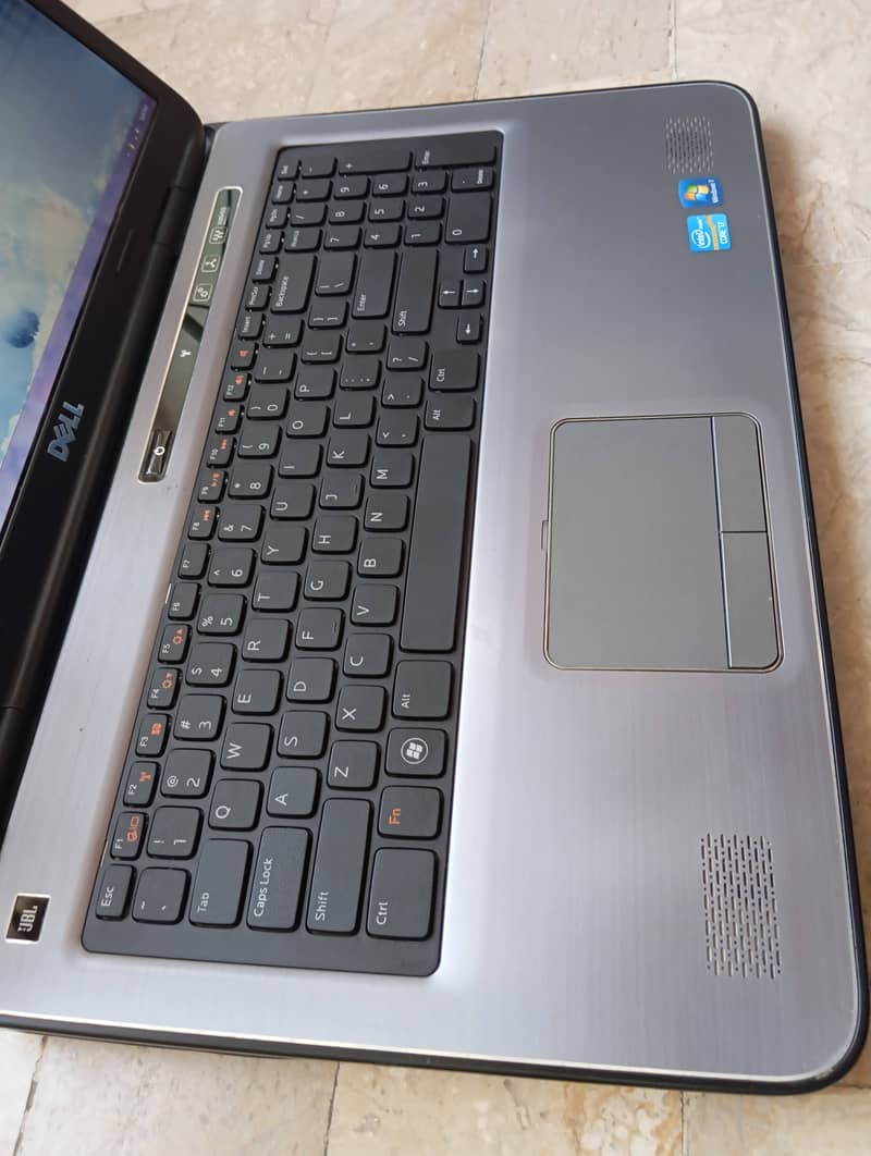 Dell XPS,core i7,Quadcore (2nd generation)3gb graphics,8gb,500gb 10