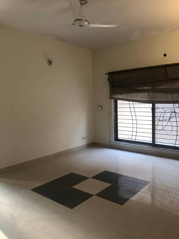 Askari 11, Sector A, 10 Marla, 03 Bed, Luxury House for Rent. 1