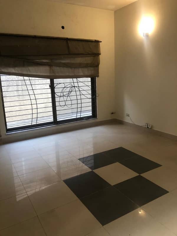 Askari 11, Sector A, 10 Marla, 03 Bed, Luxury House for Rent. 4