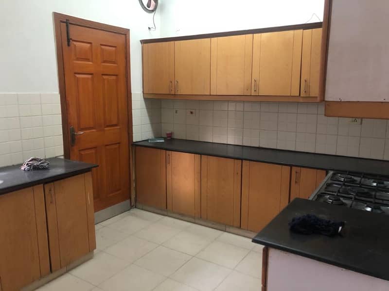 Askari 11, Sector A, 10 Marla, 03 Bed, Luxury House for Rent. 10