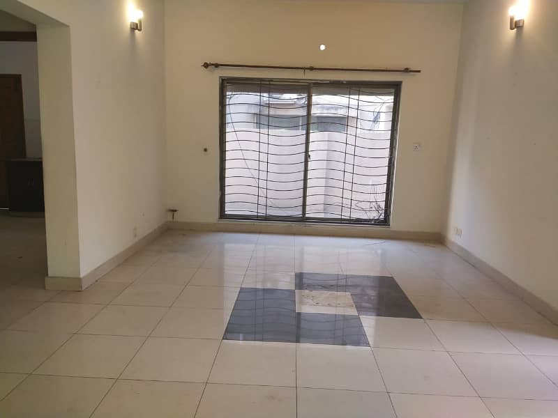 Askari 11, Sector A, 10 Marla, 03 Bed, Luxury House for Rent. 22