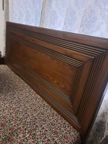 King bed with side tale and dressing 5