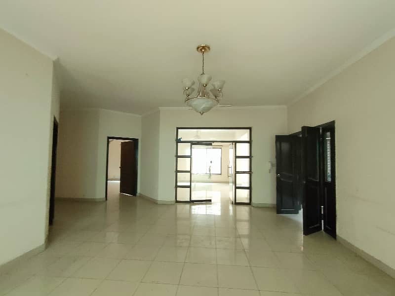 01-Kanal 05-Bed House Available For Rent in Askari-10 Lahore Cantt. 6