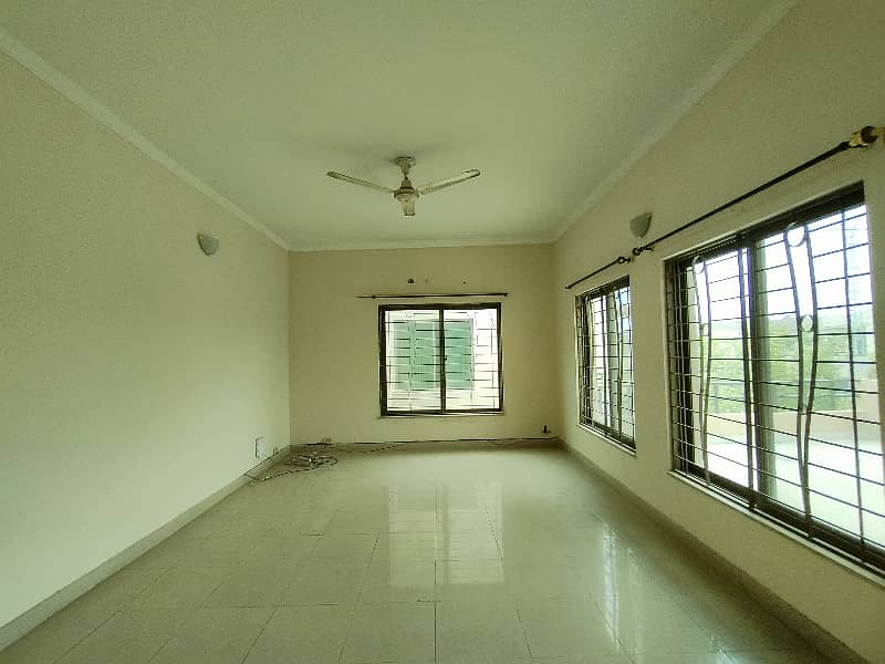 01-Kanal 05-Bed House Available For Rent in Askari-10 Lahore Cantt. 7