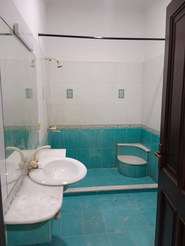 01-Kanal 03-Bed Separate Gate Upper Portion Available For Rent. 5