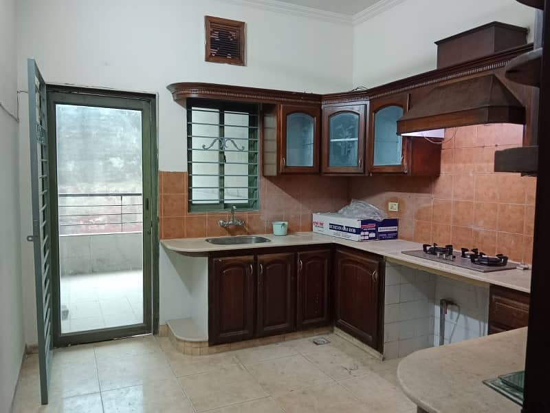 01-Kanal 03-Bed Separate Gate Upper Portion Available For Rent. 11