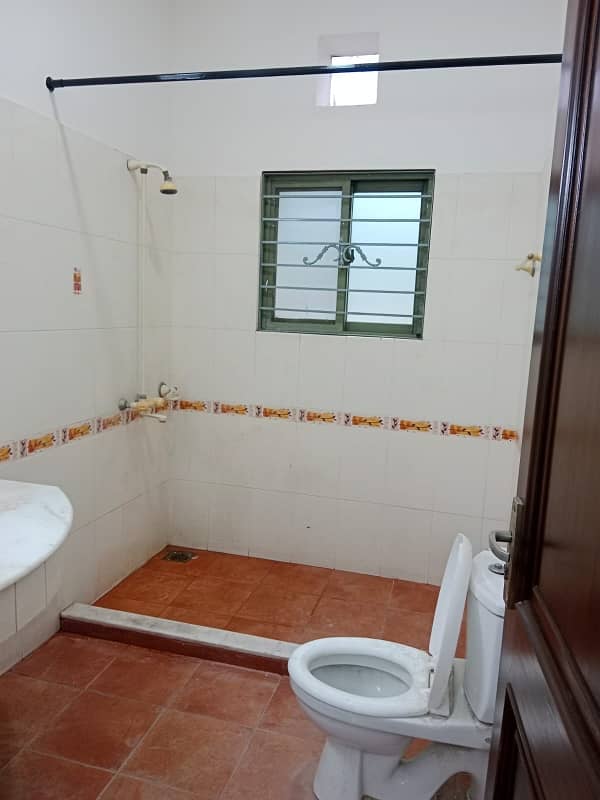 01-Kanal 03-Bed Separate Gate Upper Portion Available For Rent. 16